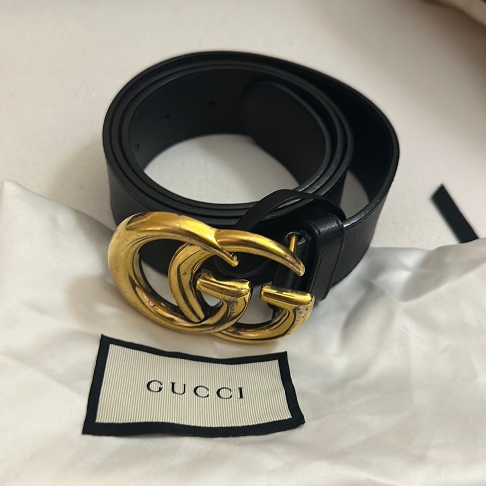 Gucci authentic buckle leather belt . Size : 90